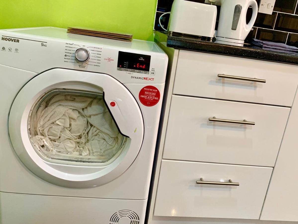 London Luxury 2Bedrooms, Reception, Garden, Apartment イルフォード エクステリア 写真