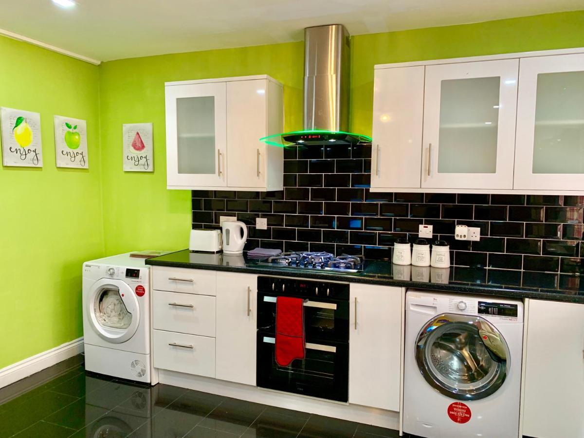 London Luxury 2Bedrooms, Reception, Garden, Apartment イルフォード エクステリア 写真