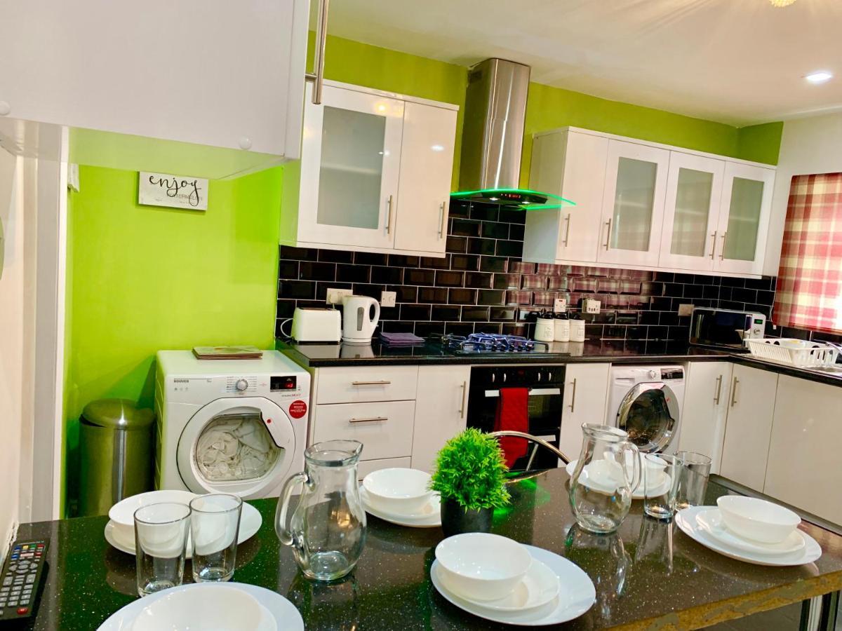 London Luxury 2Bedrooms, Reception, Garden, Apartment イルフォード エクステリア 写真