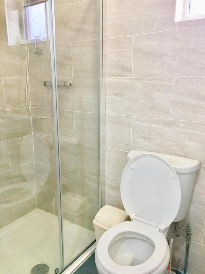 London Luxury 2Bedrooms, Reception, Garden, Apartment イルフォード エクステリア 写真